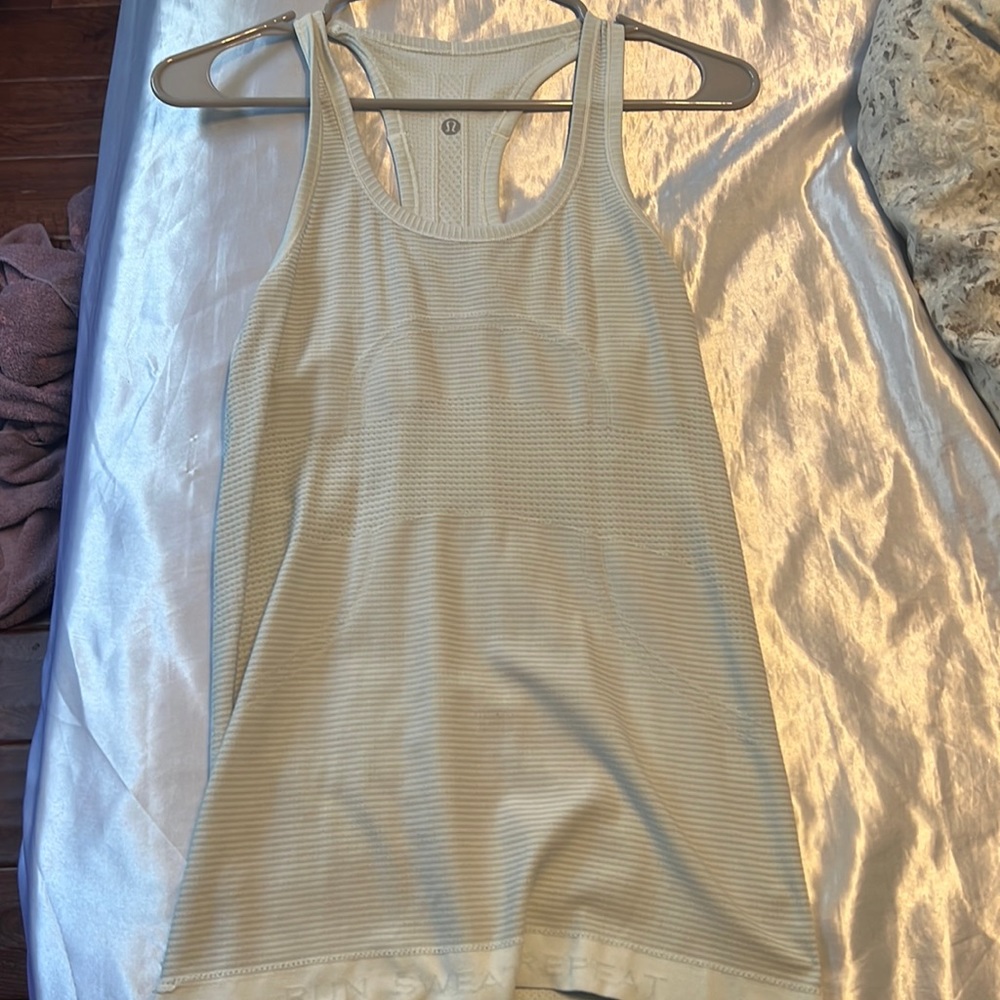 Lululemon top